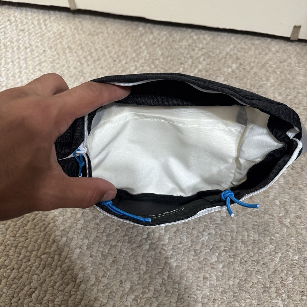 Hoka Black & White Waistpack Fanny Pack Bag Pockets Hiking Outdoor Running - Picture 3 of 4